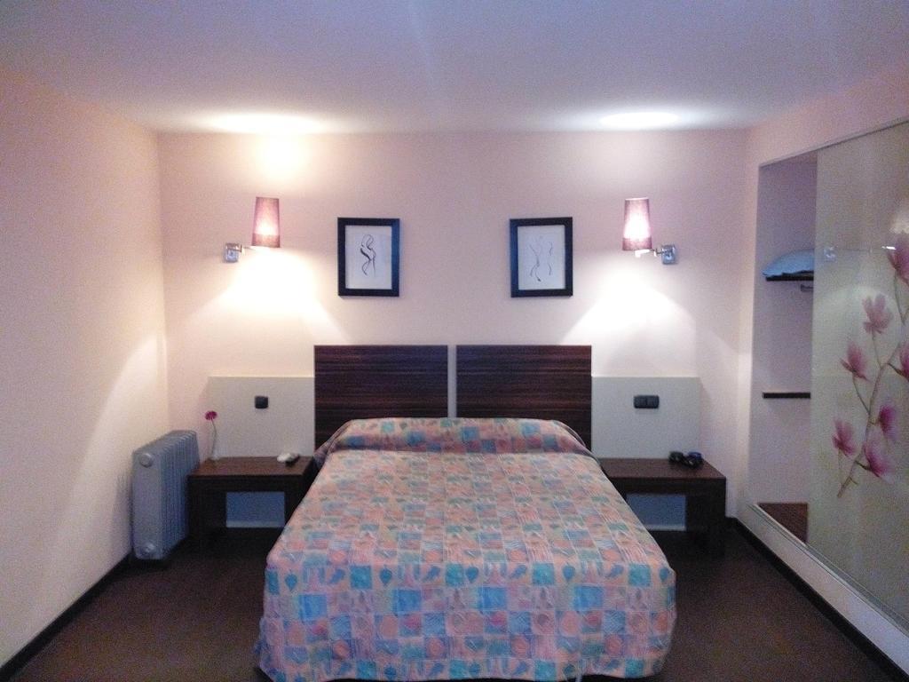 Hostal - Restaurante Asador Esperanza Huesca Kamer foto